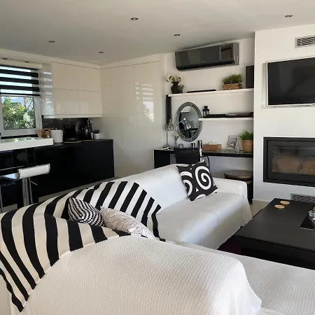 Sea View Luxury Palaio Faliro Apartment Athens
